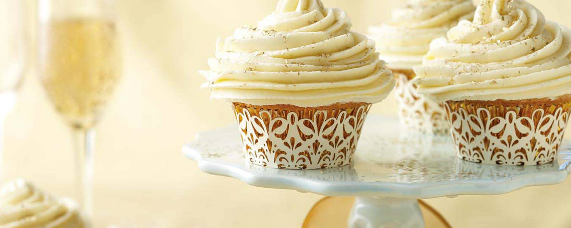 Photo for - Petits gâteaux d’anniversaire à la crème au beurre